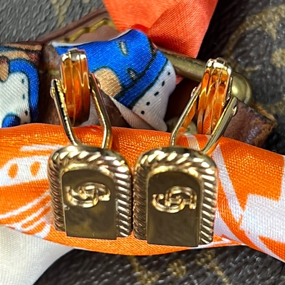 Auth. Christian Dior Logo Gold Tone Cuffs Vintage authentic cufflinks - Picture 4 of 11